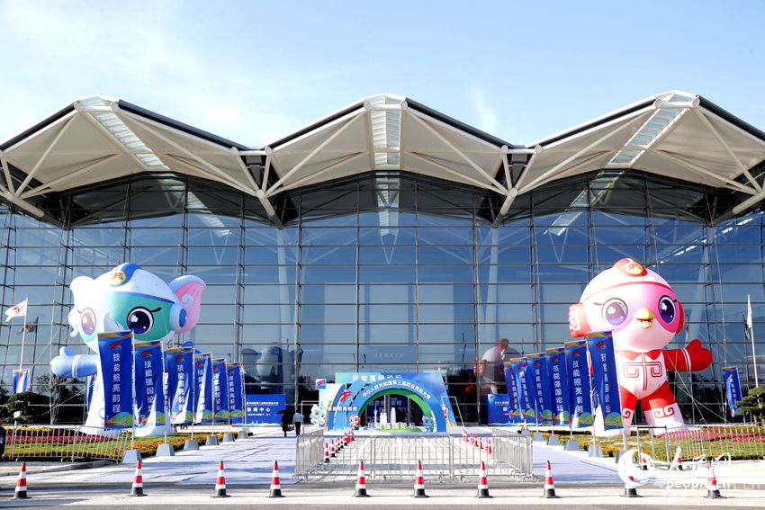 ڶü܏(qing)ՓԭHչekW(wng)ӛ ־h(yun)z